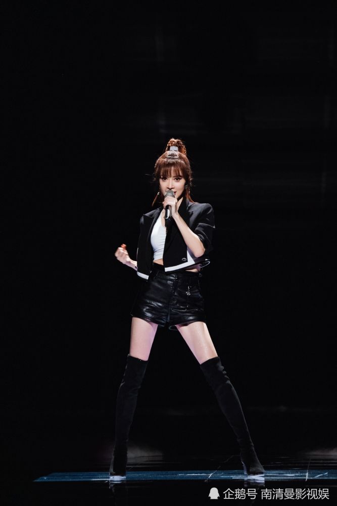 金巧巧的这番告白充满了酸楚,46岁的她,能够鼓起勇气参加《乘风破浪的