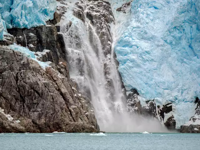 2021 年   月   日,印度北部的喜马拉雅山冰川突然断裂