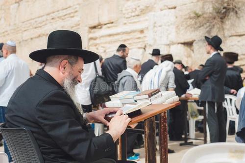 一张桌子上有三个犹太人,决定了全世界的