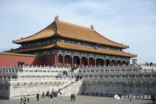 太和殿坐落在高高的台基之上,且台基形式为我国古代宫殿建筑的最高