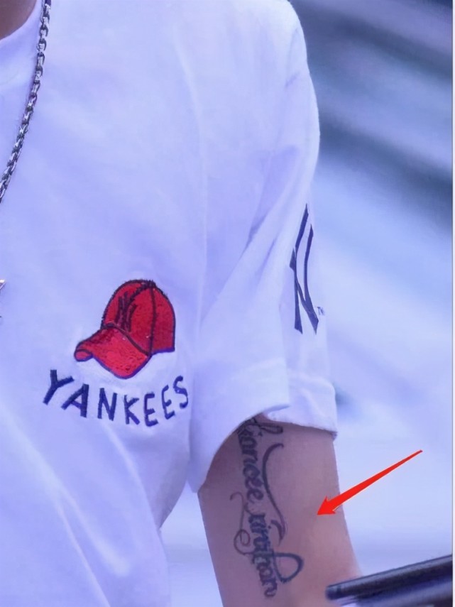 德云社新晋顶流秦霄贤,资源爆棚频上综艺,却被网友嘲业务不行