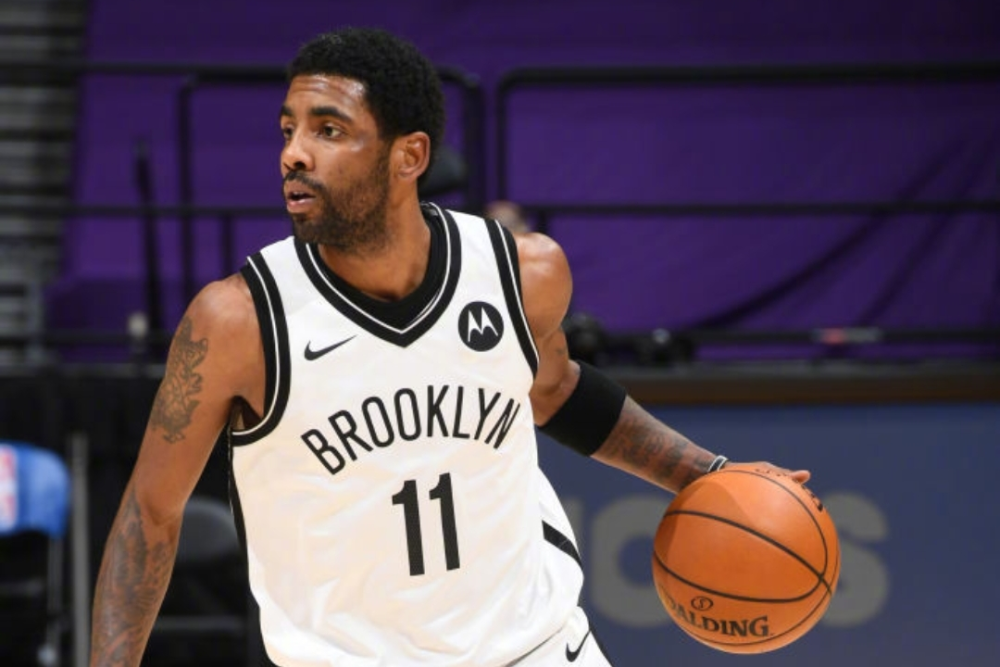 首节还剩2分钟,詹姆斯罚球不中,欧文为何一副嬉皮笑脸的样子?