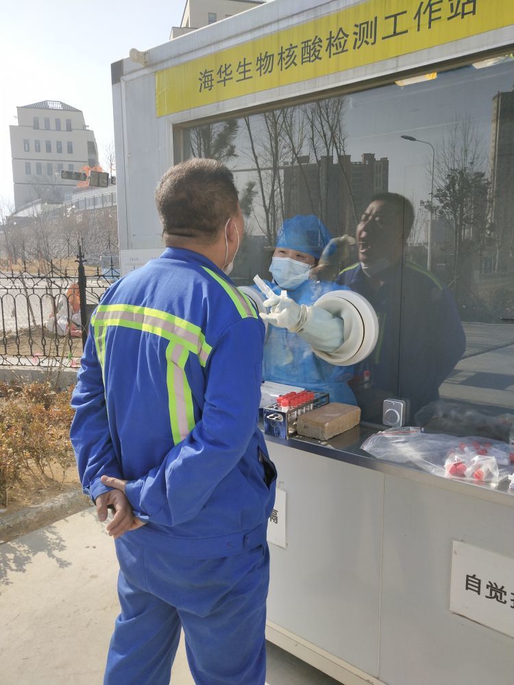 核酸检测|新春走基层丨探访核酸检测实验室：外地人员主动留青，几乎24小时运转