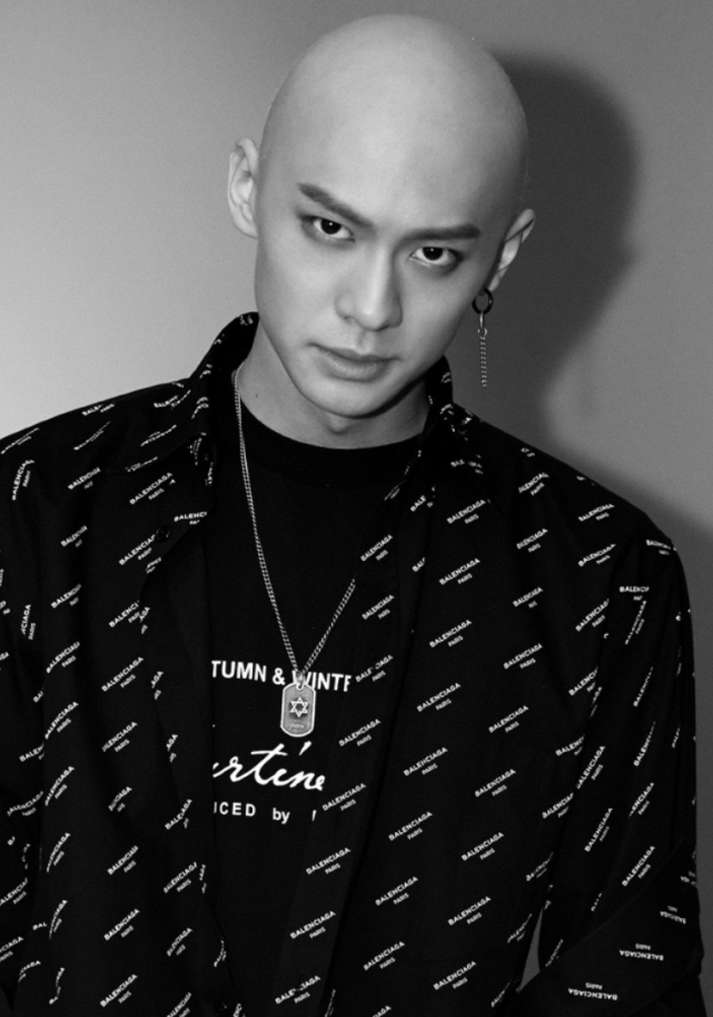 在《青3》的媒体见面会环节,有被问到他剃光头是不是为了引起别人的