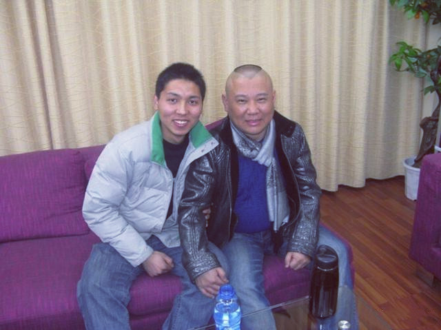 德云社郭氏家宴曝光张云雷专门晒皮蛋茅台搭配螃蟹太奢华