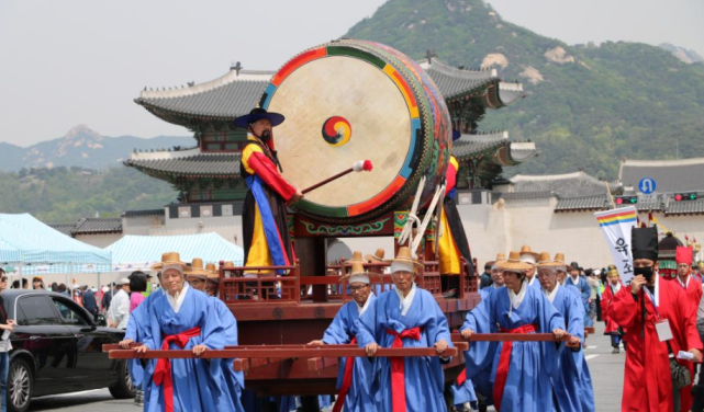 要知道祭祀礼仪其实最早源自于我国的巫术文化,后来到了春秋战国时期