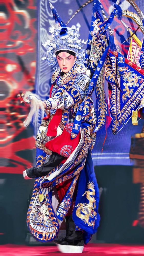 王一博京剧壁纸来一波,神秘的眼神绝美的侧颜,充满戏剧张力!_腾讯新闻