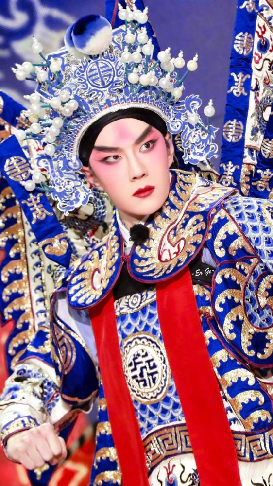 王一博京剧壁纸来一波,神秘的眼神绝美的侧颜,充满戏剧张力!_腾讯新闻
