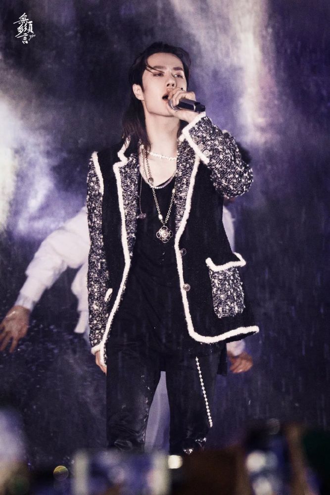 王一博京剧壁纸来一波,神秘的眼神绝美的侧颜,充满戏剧张力!_腾讯新闻