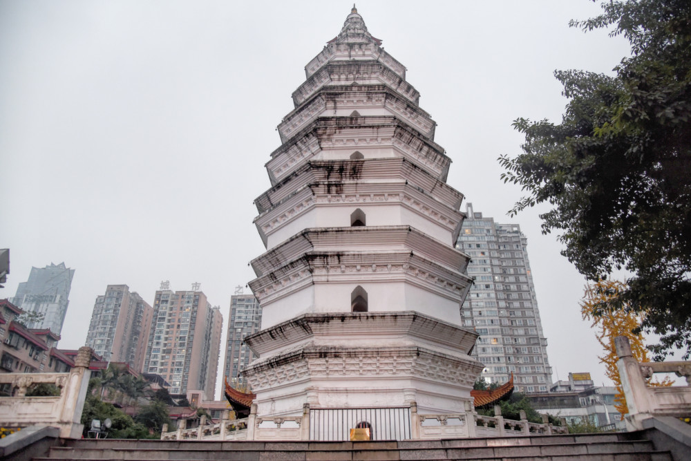 泸州一新一旧两个商圈,一个历史厚重满地小摊,一个全是网红店_腾讯新