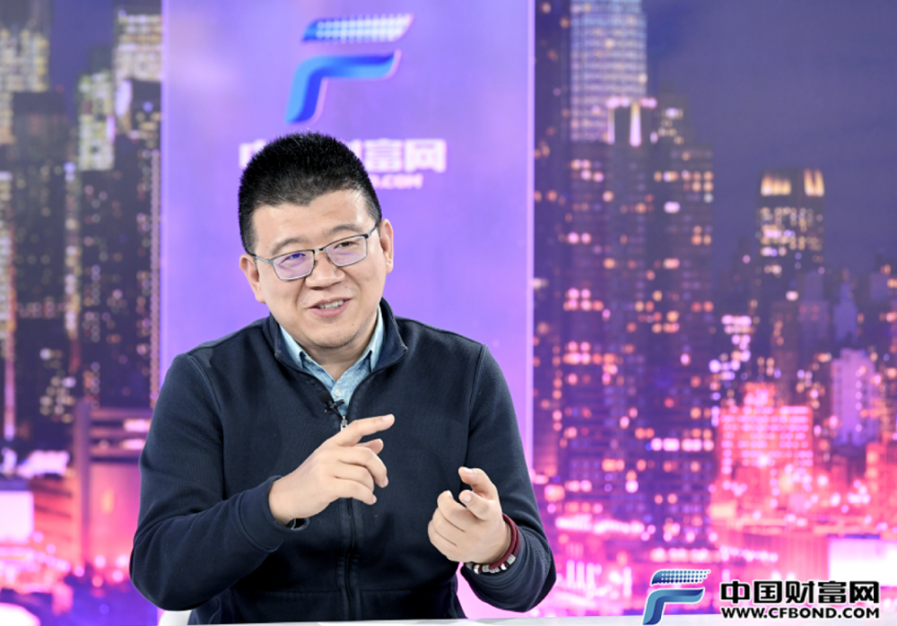 对于近期基金能否"上车"的问题,郑志勇指出,沪指在3700点的时候,比沪