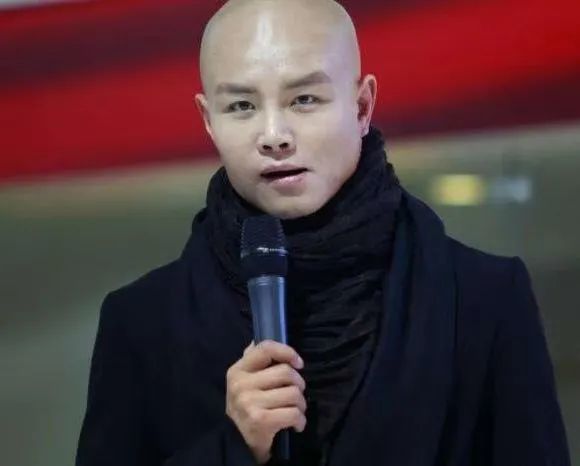 从金牌主持人到街头商演如今出家为僧乐嘉到底错在哪