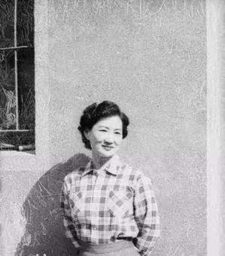 蒋士云,出生于苏州的一个大的商宦家庭,她在家中排行第四,所以又称为