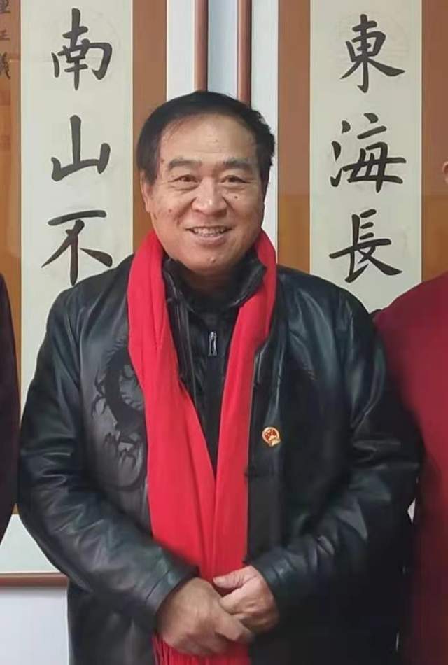 之后又跟随梅村中学书画老师赵宗基先生学习书画.