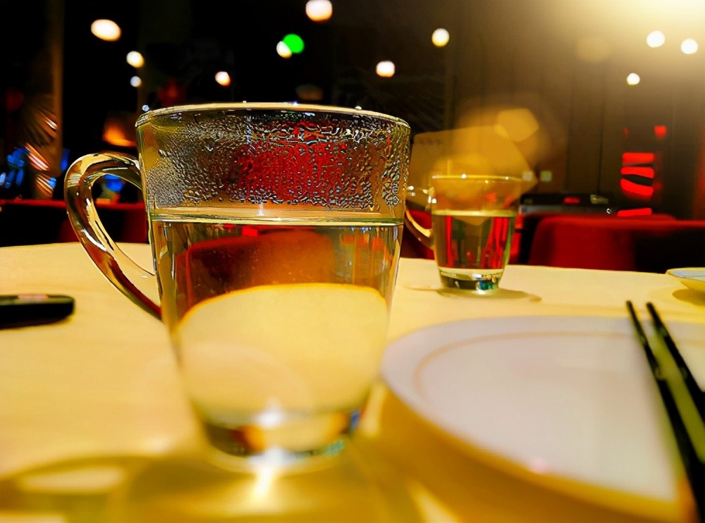 凉白开|有传言说：家里的凉白开是毒药，一口都不能喝，这是不是谣言？