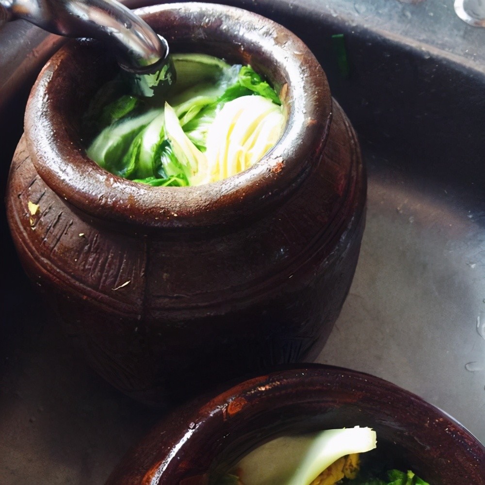 凉白开|有传言说：家里的凉白开是毒药，一口都不能喝，这是不是谣言？