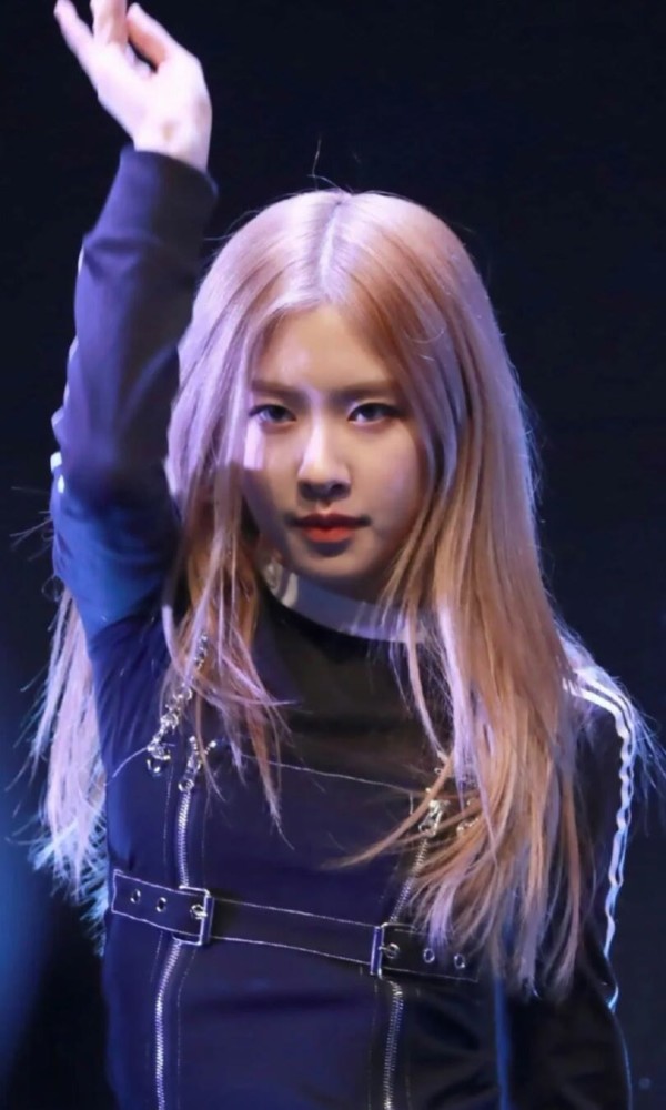 精选朴彩英壁纸每根发丝都牵动着你的梦