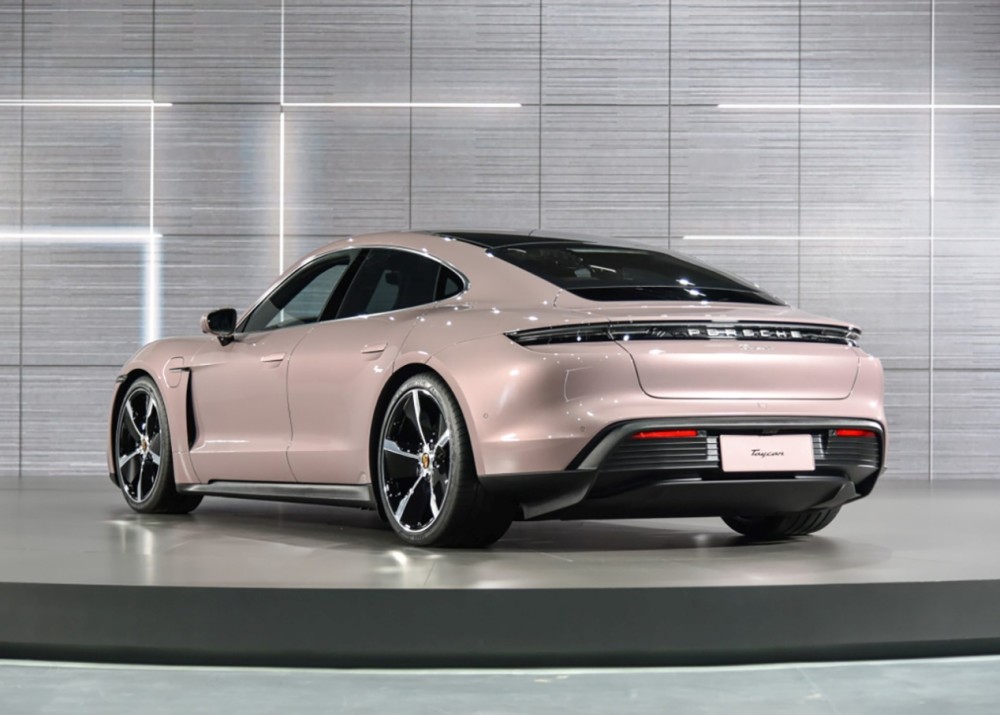 最入门的保时捷taycan8880万没有一点选装估计都买不到