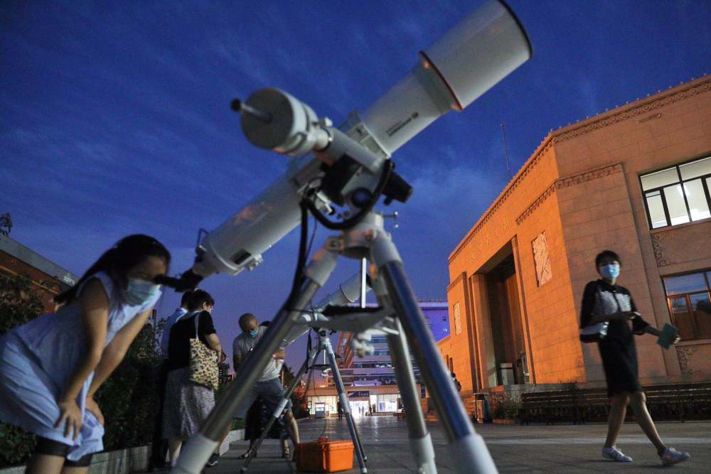 3月户外赏星看点多 中旬双星伴月 绽放"红眼笑脸"