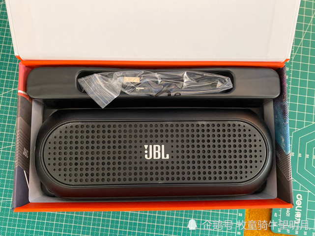 小小的铝质jbl turbo扬声器,有着真实的声音感