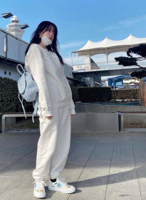 欧阳娜娜纯白运动装青春气息满满