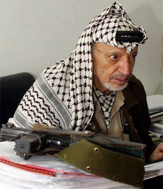 阿拉法特曾发誓为了巴勒斯坦终身不娶却沦陷于小34岁的苏哈