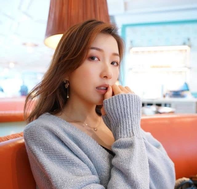 郭嘉文晒新年照片,纸醉金迷的感觉很奢华,李泽楷仍旧缺席