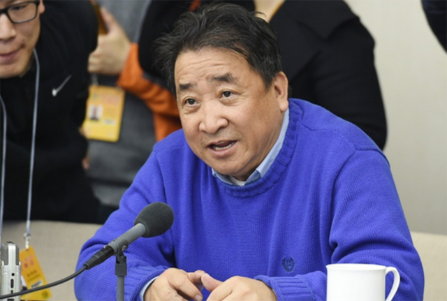 曲艺界的"书法家"姜昆:每尺一万值不值?还是因为名人效应?