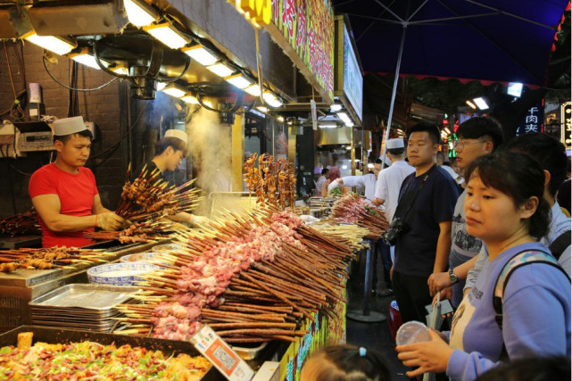 繼回民街後西安又一條美食街走紅被譽為當地人的最愛