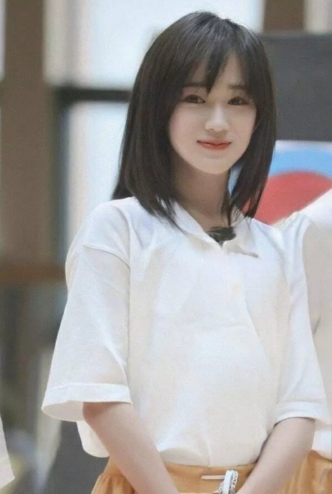 王牌放宋亚轩女装照宋亚轩害羞问我漂亮吗网友这是我老公也是我老婆