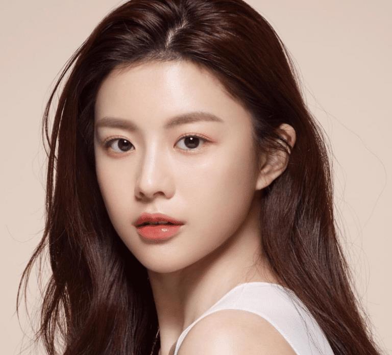 高允真这张高级脸其实是整容整出来的并且还是亲自设计