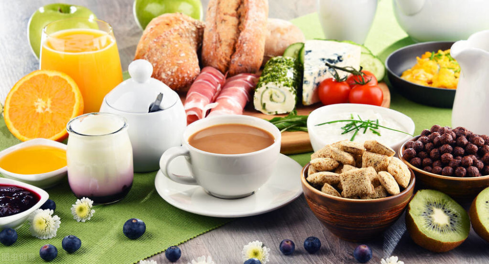 脑供血不足|什么是脑供血不足？4个因素请注意，常吃1物，血管顺、供血足