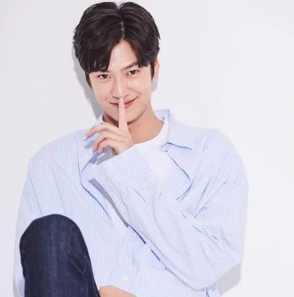 金宣虎后最帅男二:《哲仁皇后》深情表哥罗仁宇,原来不只会演戏