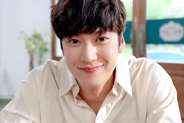 金宣虎后最帅男二:《哲仁皇后》深情表哥罗仁宇,原来不只会演戏_腾讯