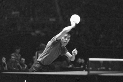 他是中国首位世界冠军乒乓国球的奠定人为何31岁选择自缢