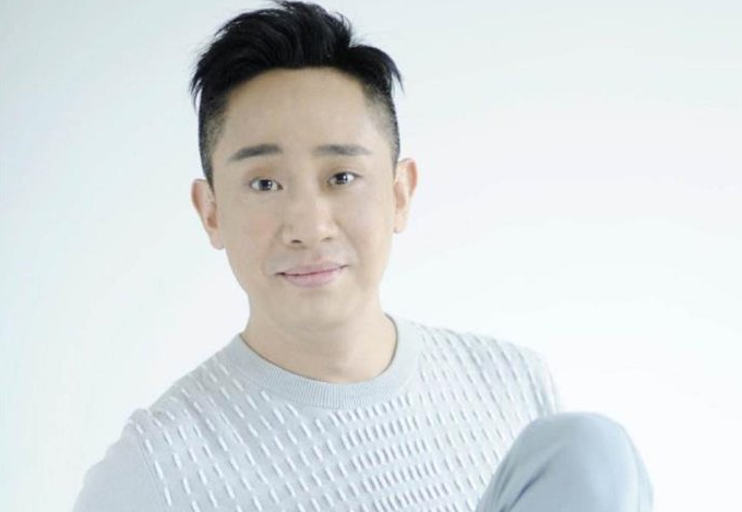 也被说成是黄金搭档,给观众带来了无数的欢声笑语,白凯南的囧字眉也给