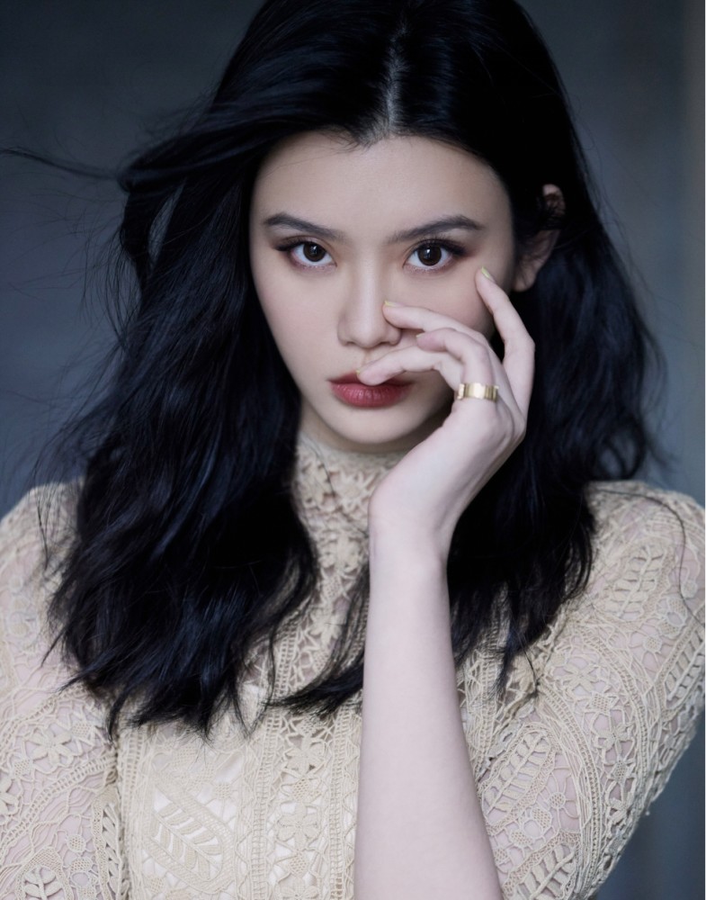 奚梦瑶不愧是国际名模穿一袭裸色长裙身姿超美气质高级耐看