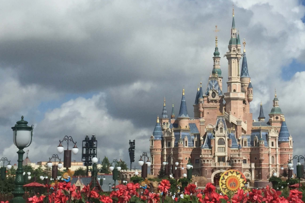 南京斥资10亿迎来新乐园!欲与迪士尼争辉,不料却烂尾了无人管