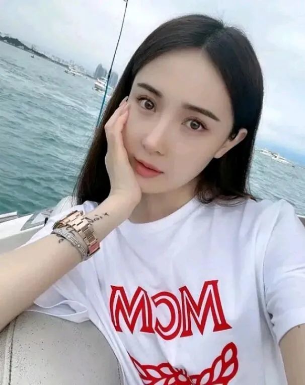 阿哲首谈哲嫂孙姗姗因守孝三年延迟办婚礼夸赞老丈人不要彩礼