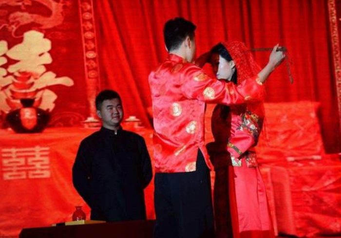 让他们知道,娘家也是有人的,不允许任何人欺负新娘子!