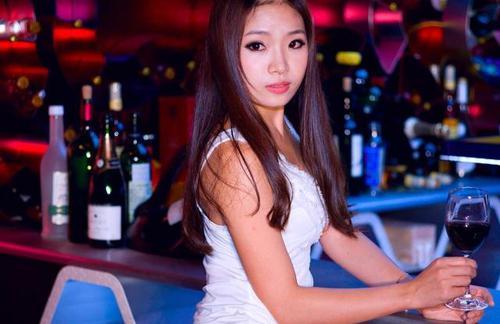 在泰国酒吧最好不要去二楼更不要招惹美女和铃铛