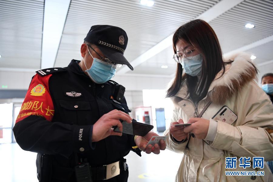 春运返程路上的守护者