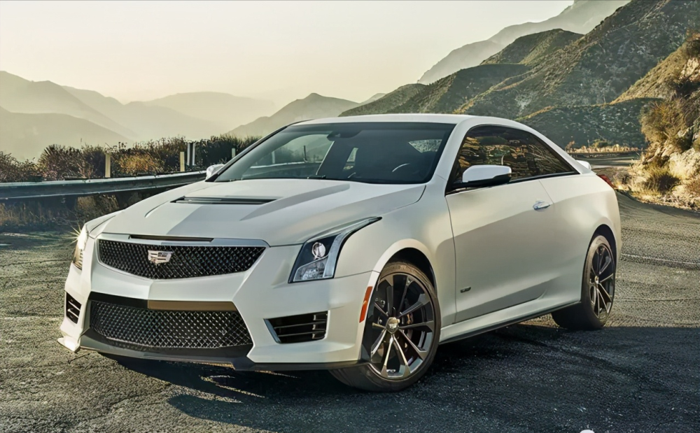 凯迪拉克车型中带"v"的都是高性能型号,这个v代表的就是美国人引以为