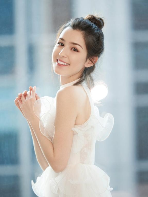 公认的新疆六大美女佟丽娅屈居第二而她排第一实至名归