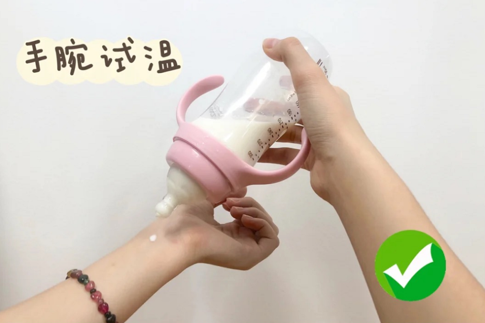 让孩子的肠胃着凉,同时水温度比较低,在泡奶粉的过程中也不容易被溶解