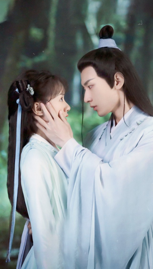 袁冰妍饰演的璇玑可爱单纯,化身战神之后霸气十足,打戏干净利