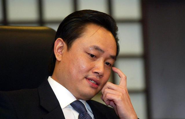 01 意气风发却突生变故1969年5月9日,黄光裕出生于广东省汕头市潮阳县