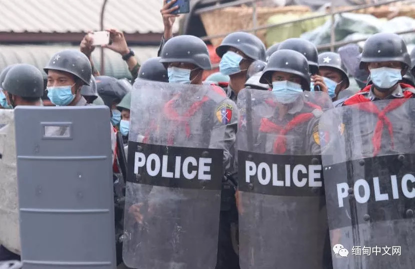 缅甸政变20天,流血事件发生!曼德勒警方开枪至少导致2人死亡
