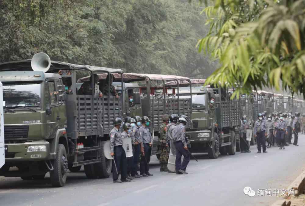缅甸政变20天,流血事件发生!曼德勒警方开枪至少导致2人死亡_腾讯新闻