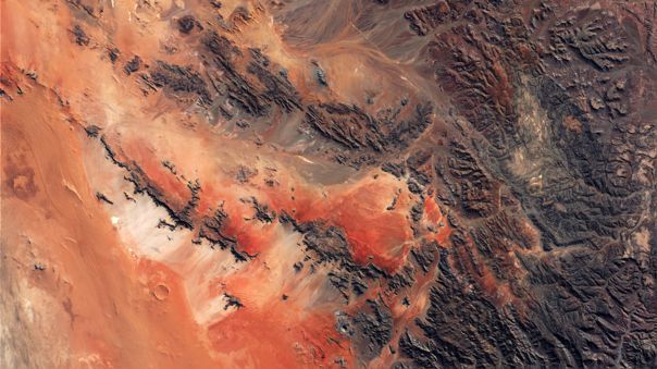 火星|宇航员意外拍到一张照片，触目惊心似来自火星，人类真的该反思了